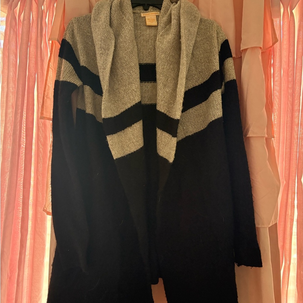 Sweet Romeo Black and Tan Geometric Cardigan